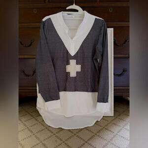 White long sleeved tunic with faux gray V neck overlay with cross NWOT L